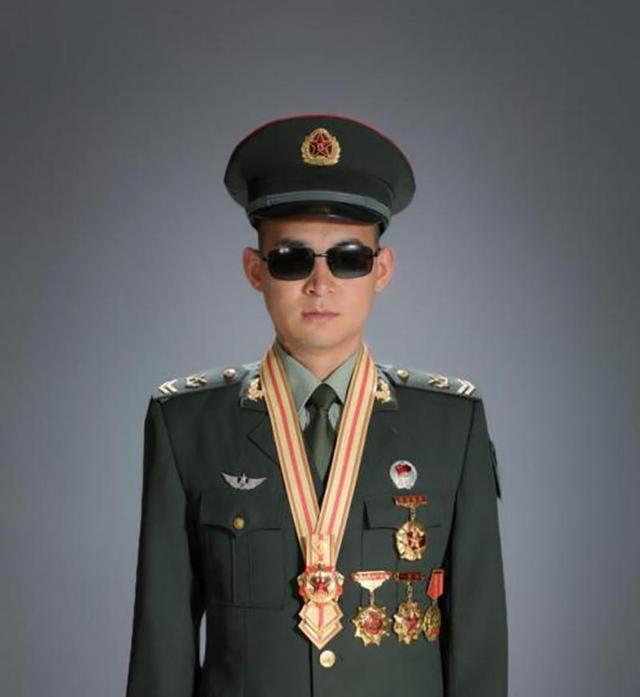 八一勋章待遇，荣誉背后的责任与尊崇，八一勋章待遇，荣誉背后的责任与尊崇的彰显