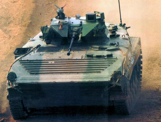 中国86A式履带式步兵战车，钢铁巨龙的骄傲，中国钢铁巨龙之骄傲，86A式履带式步兵战车