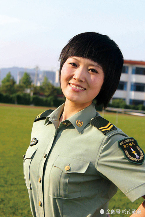 女兵程诚的生活照，坚韧与柔美的交织，女兵程诚的生活照，坚韧与柔美交织的风采