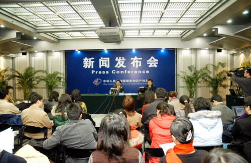 新闻发布会反面例子，揭示沟通失误与公关危机处理不当的危害，新闻发布会反面案例揭秘，沟通失误与公关危机处理不当的危害剖析
