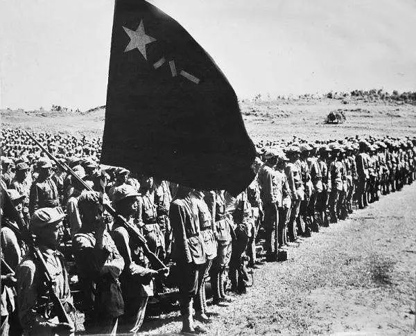 武警军装演变史，时代的印记与荣耀的象征，武警军装演变史，时代印记与荣耀的象征