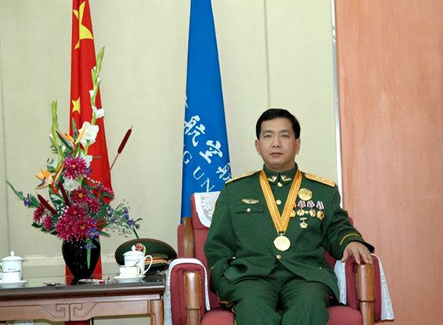 丁晓兵与妻子，铁血柔情间的真挚情感，丁晓兵与妻子，铁血柔情中的深情厚意
