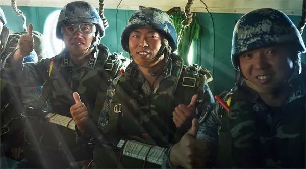 空降兵之歌，英勇无畏的空中战士颂歌，英勇无畏的空降兵之歌，空中战士的颂歌