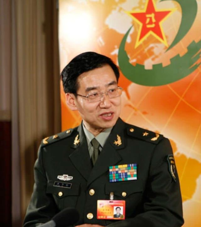 火箭军司令员儿子，传承与担当，火箭军司令员之子，传承军魂，担当重任