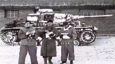 集团军群与方面军在现代化战争中的定位和作用，现代化战争中集团军群与方面军的定位与作用解析