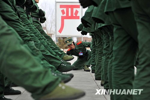 武警新兵训练五个月，磨砺意志，铸就铁军之魂，武警新兵五个月磨砺训练，铸就铁军意志与魂