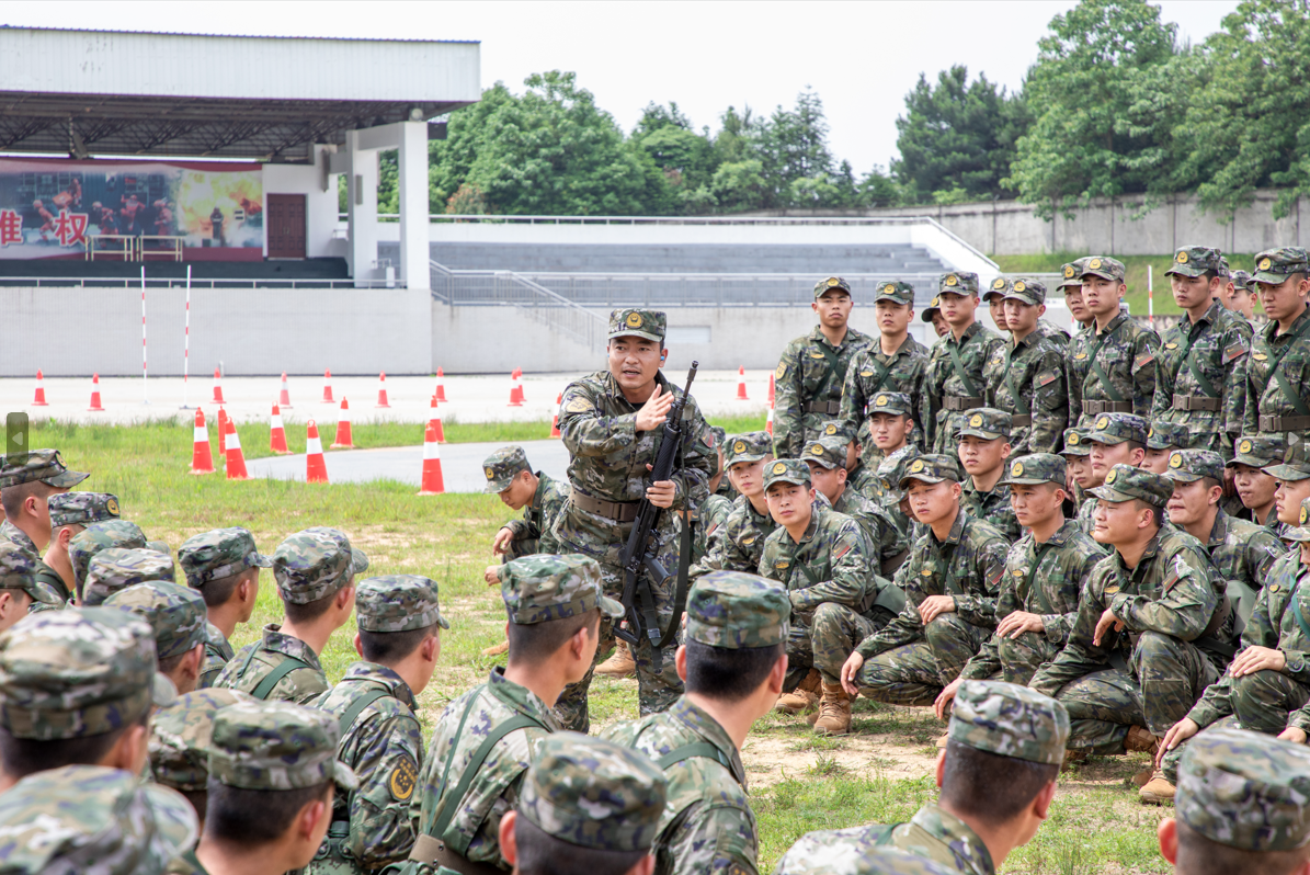 武警打靶，锤炼精兵强将的实战化训练，武警实战化训练，锤炼精兵强将的打靶行动