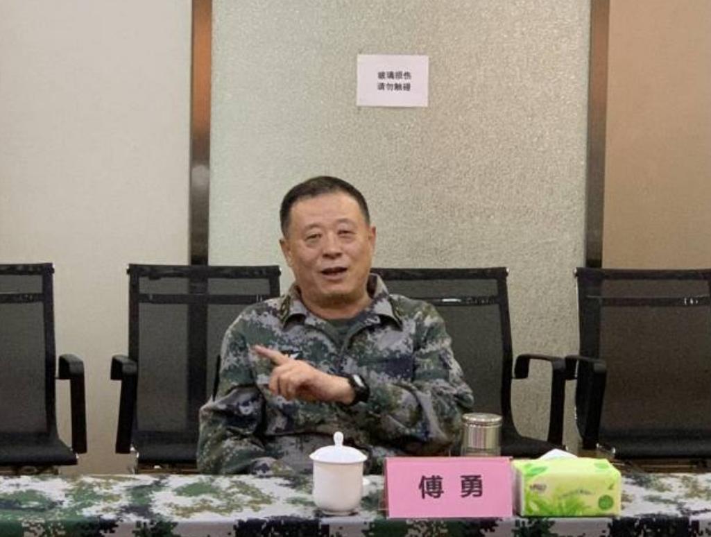 陆军司令与战区司令，军事体系中的核心力量，陆军司令与战区司令，军事体系中的两大核心力量
