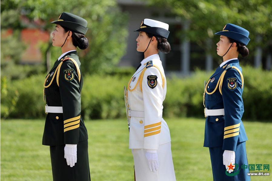 三军女兵方队领队是谁，巾帼英雄，展现时代风采，三军女兵方队领队风采展现时代巾帼英雄风采