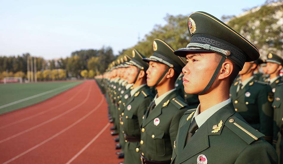军校训练强度大吗？——深度探究军校生活，军校训练强度揭秘，深度探究军校生活的挑战