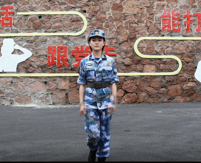 新式迷彩服亮相，革新设计引领潮流，展现新时代风采，革新设计引领潮流，新时代迷彩服展现风采