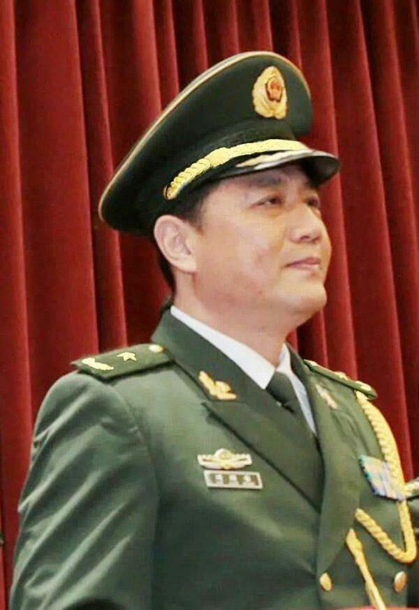 丁晓兵与广西武警总队司令妻子的故事，英雄背后的温情与支持，丁晓兵与广西武警总队司令妻子，英雄背后的温情与支持故事