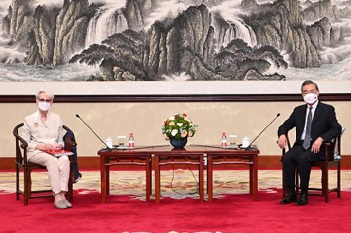 美军舰穿行台湾海峡，历史、现状及其影响，美军舰穿越台湾海峡，历史背景、当前态势及其影响