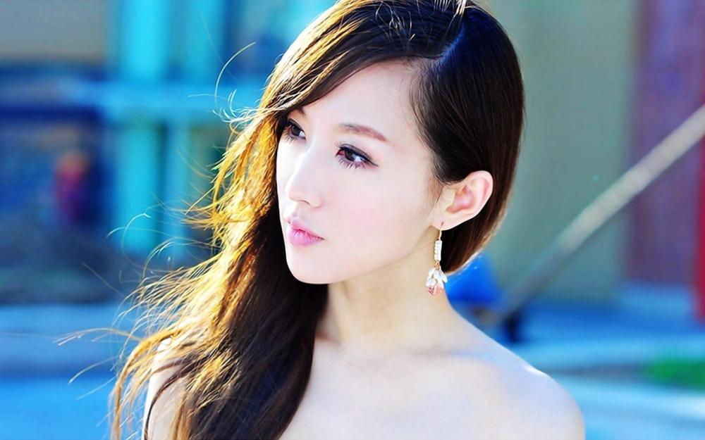 戎评眼中的美女主持人——名字的魅力与专业素养，戎评眼中的美女主持人，名字魅力与专业素养双闪耀