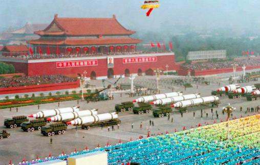 荣耀时刻，回顾1984年阅兵中的女兵方队，荣耀瞬间，1984年阅兵女兵方队回顾