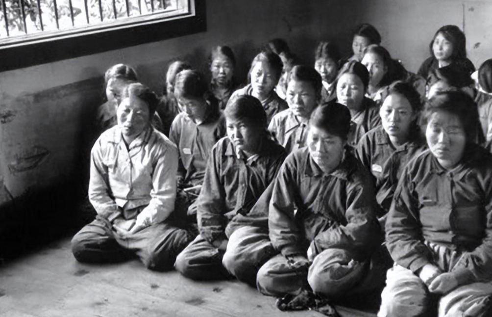 中国女兵正面照片，展现新时代女性的力量与风采，中国女兵风采，新时代女性的力量与魅力展现