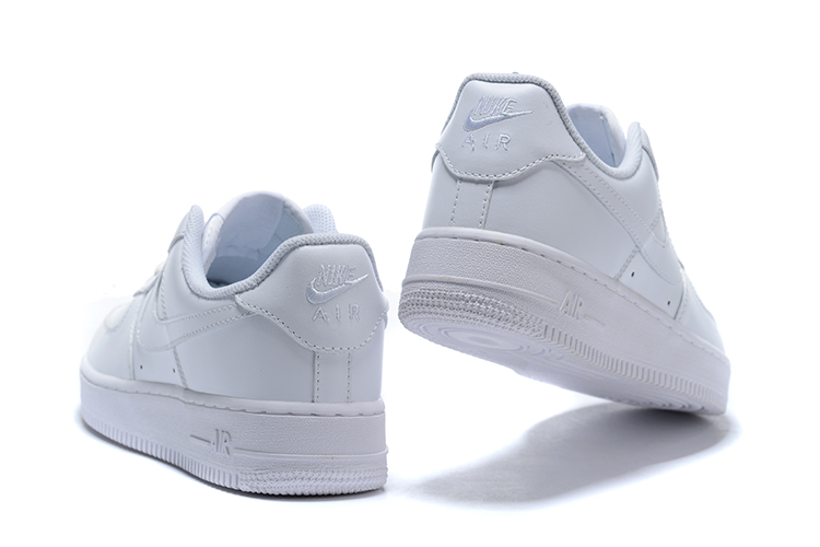 Nike空军一号纯白，时尚与经典的完美结合，Nike空军一号纯白，时尚与经典的绝妙融合