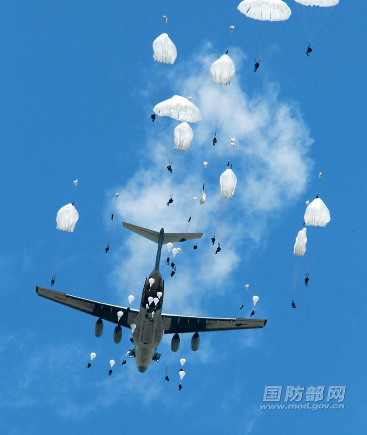 伞兵，空军精英的象征，空军精英的象征，伞兵风采