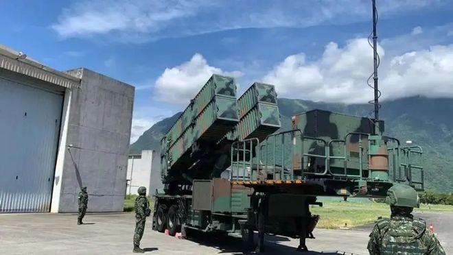 解放军在台湾周边海域和空域的巡逻活动，维护国家主权与和平稳定的坚定决心，解放军在台湾周边海域和空域巡逻，坚定维护国家主权与和平稳定