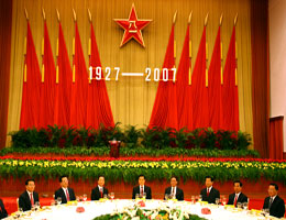 中国新闻2005，回顾与前瞻，中国新闻回顾与前瞻，聚焦2005年发展之路