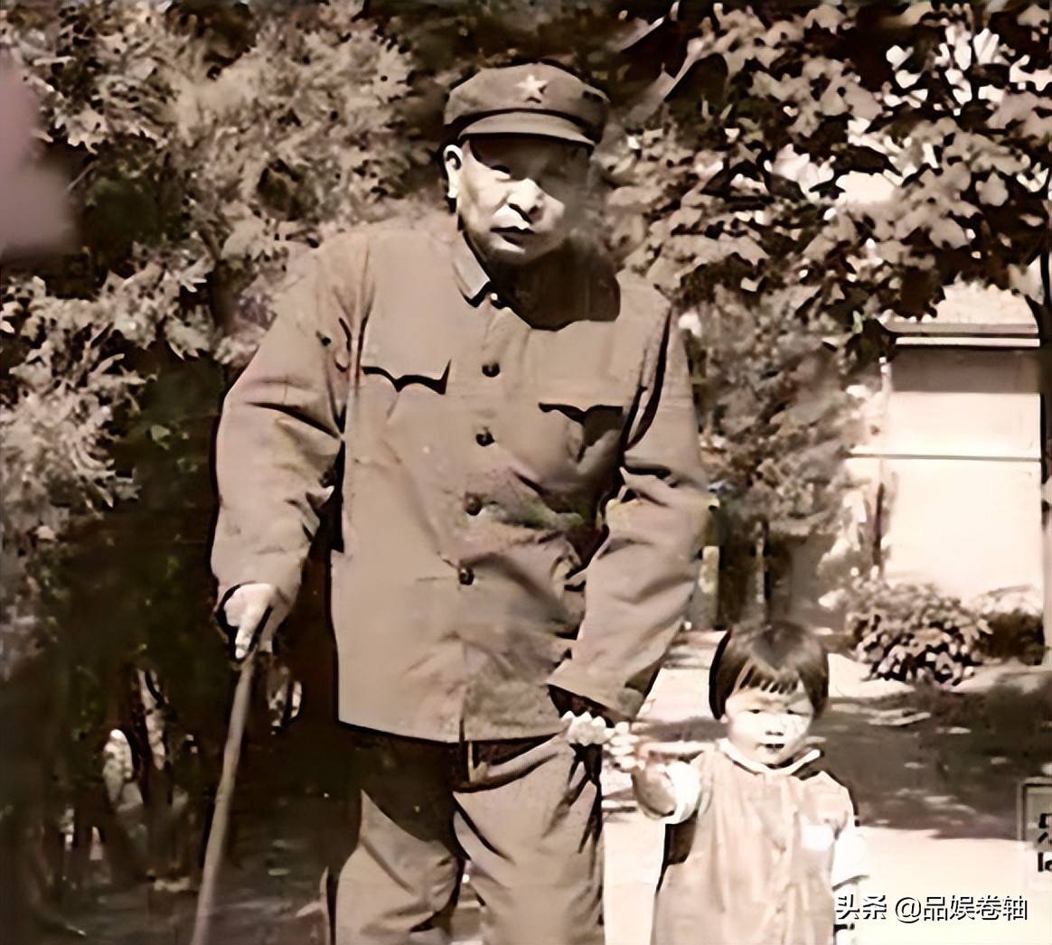 爷爷是开国将军的明星，荣耀与传承的力量，爷爷是开国将军的明星，荣耀传承的力量