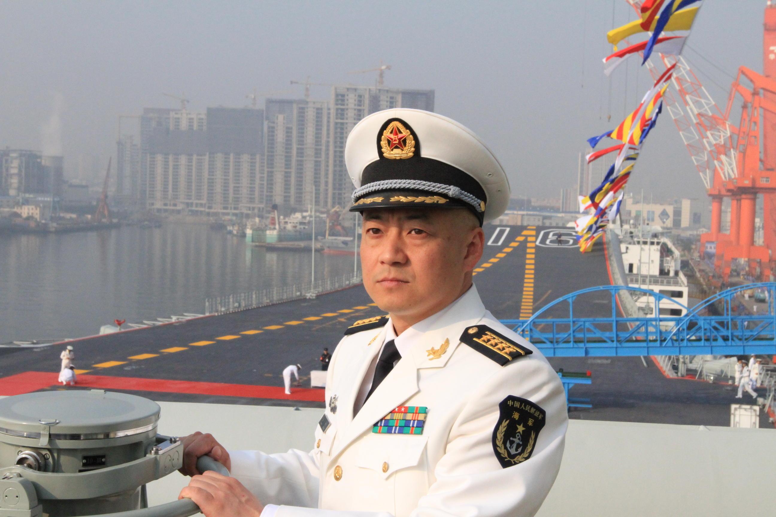 辽宁号航空母舰现任舰长，一位海军精英的崛起之路，辽宁号航空母舰现任舰长，海军精英的辉煌崛起之路