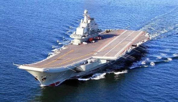 中国首艘航空母舰——辽宁舰，历史与未来的见证者，中国首艘航空母舰辽宁舰，历史与未来的见证者