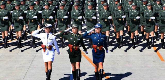 阅兵方阵中的女兵风采，阅兵方阵中的女兵风采展示