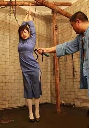 裤裆里拿手榴弹，一种荒诞与误解的象征，裤裆里拿手榴弹，荒诞误解的象征