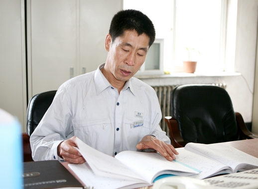 何志军，时代的楷模，引领前行的力量，何志军，时代楷模，引领时代前行之力