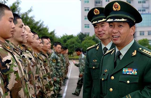 丁晓兵将军与儿子丁陶，两代军人的荣耀与传承，两代军人的荣耀传承，丁晓兵将军与儿子丁陶的故事