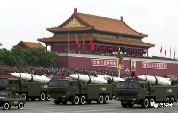 今天早上的阅兵仪式，壮丽雄壮，彰显国威，今日阅兵仪式，壮丽雄壮，尽显国威