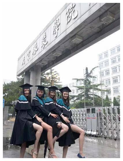 女生想考武警警官学院，梦想与荣耀的追求，女生追求梦想，武警警官学院的荣耀与挑战