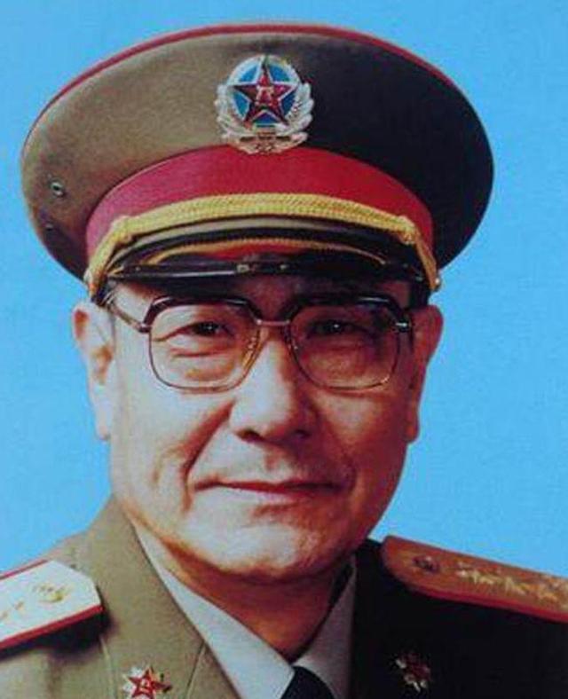 解放军总参谋长的军衔与职责，一位军事领袖的荣耀与担当，解放军总参谋长的荣耀与担当，军衔与职责揭秘
