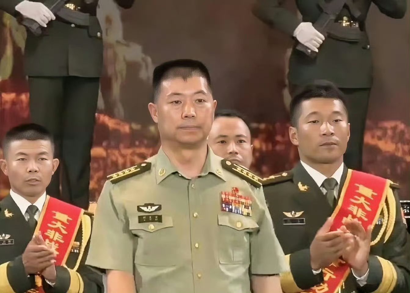 祁发宝勋表六排详解，祁发宝勋表六排详解，荣誉背后的故事