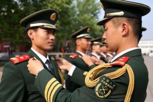揭秘，2025款武警新式军服，揭秘，武警部队新款军服亮相，展望未来的装备升级