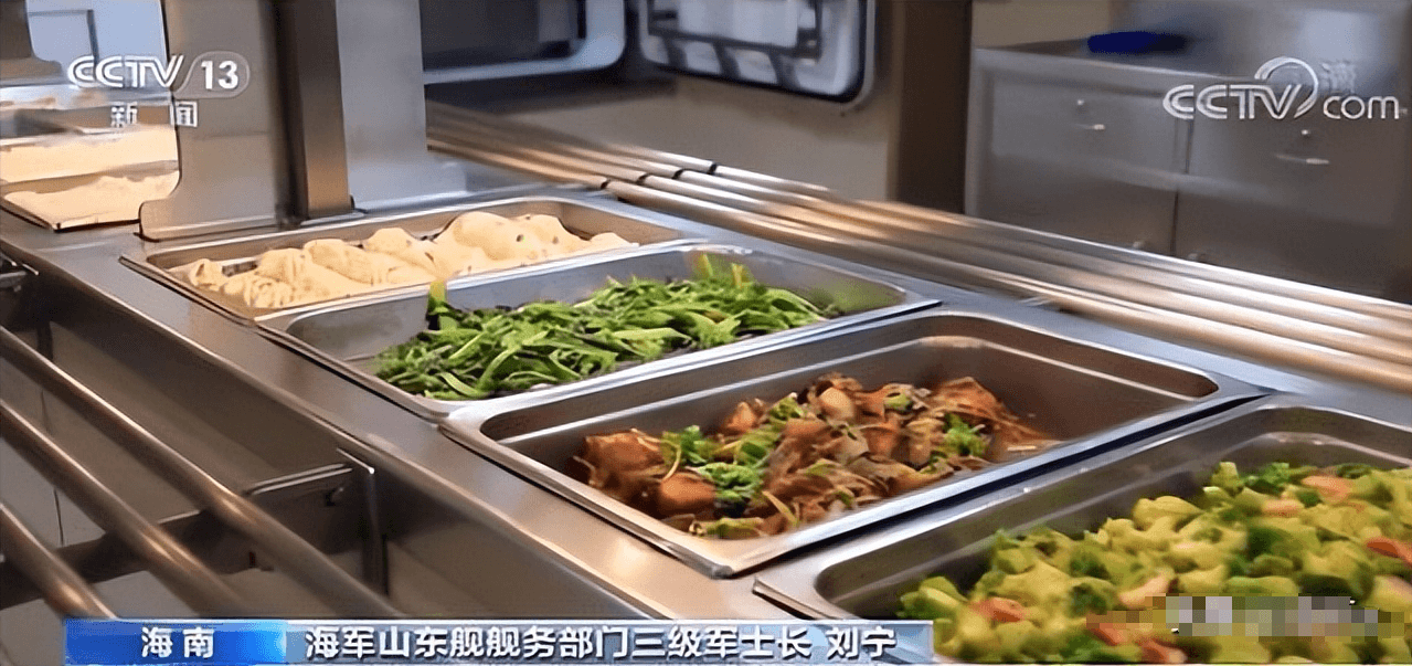 航母山东舰上的日常饮食，每天七顿丰富餐食的探索，山东舰上的美食之旅，每日七顿丰富餐食探索