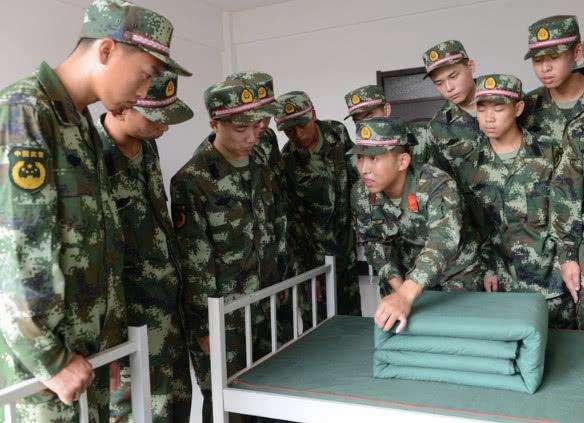 新兵被选为侦察兵，机遇与挑战并存，新兵入选侦察兵，机遇与挑战的交汇