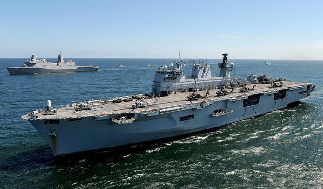 中国海军新篇章，075型两栖攻击舰首舰服役，中国海军新篇章，首艘075型两栖攻击舰正式服役
