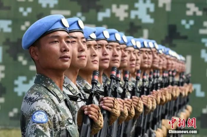 国庆阅兵方队介绍词——荣耀与力量的展现，国庆阅兵方队介绍词——荣耀与力量的盛大展示