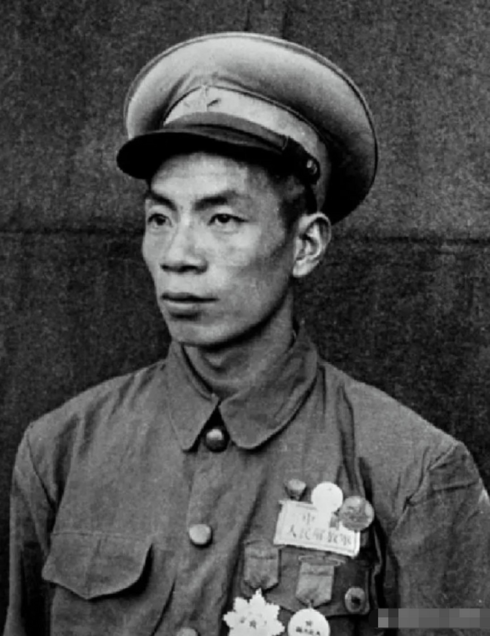 中国人民志愿军第一位特等功臣和特级战斗英雄是谁？探寻英雄传奇的历程，探寻首位中国人民志愿军特等功臣与特级战斗英雄的英雄传奇历程