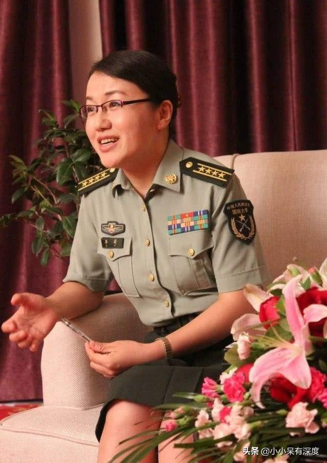 揭秘国防大学李莉背后的爱情故事，丈夫是何人？，国防大学李莉的爱情故事揭秘，丈夫身份揭晓