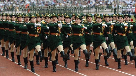中国女兵仪仗队在白俄罗斯阅兵，展现国际友好与军事实力，中国女兵仪仗队白俄罗斯阅兵，展现国际友好与强大军威