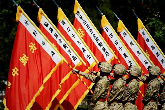军坛旗帜下的美言网与刀口谈兵，军坛旗帜下的美言网与谈兵刀口聚焦
