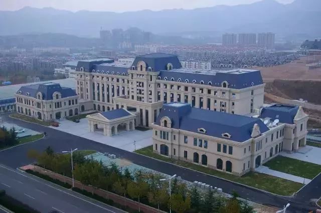 青岛潜艇学院，培养精英人才的摇篮，青岛潜艇学院，精英人才的培育摇篮