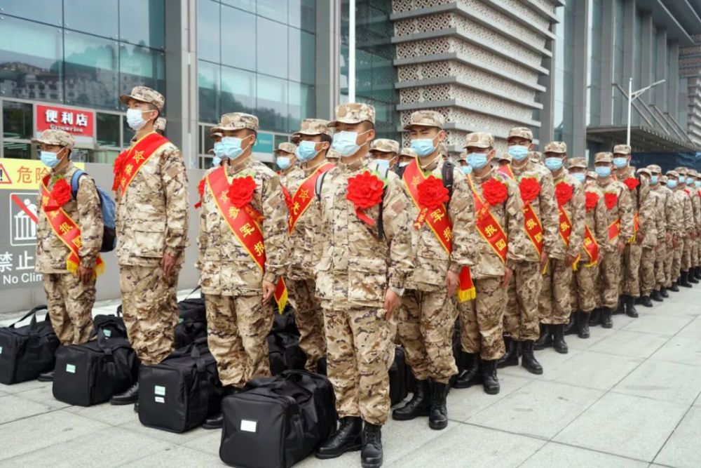 探索中国军队的新篇章，17式军服图片，中国军队新篇章，揭秘17式军服风采
