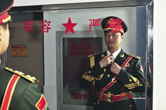 三军仪仗队张洪杰妻子，背后的故事与坚守，三军仪仗队张洪杰妻子，背后的故事与默默坚守