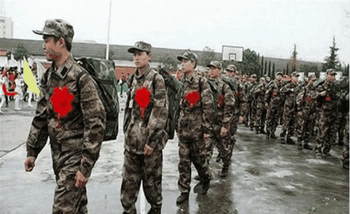 解放军出来了，新时代的使命与担当，解放军担当新时代的使命与担当