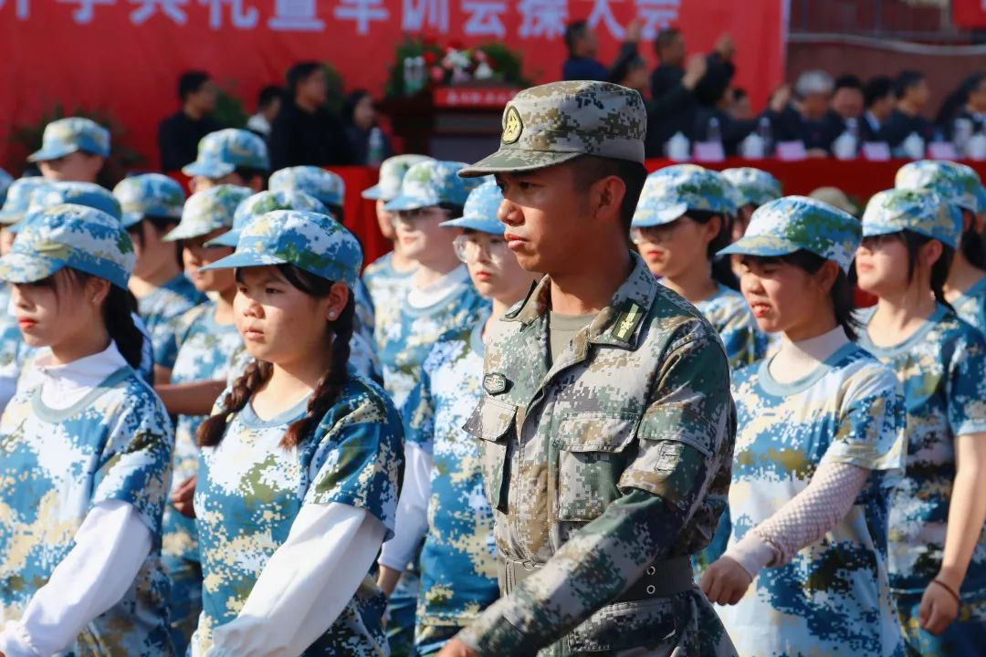 军训阅兵方阵，荣耀与精神的展现，军训阅兵方阵，荣耀与精神的璀璨展现