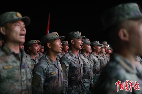 空降兵第十五军战斗英雄，英勇无畏的战场先锋，空降兵第十五军战斗英雄，先锋之勇冠战场